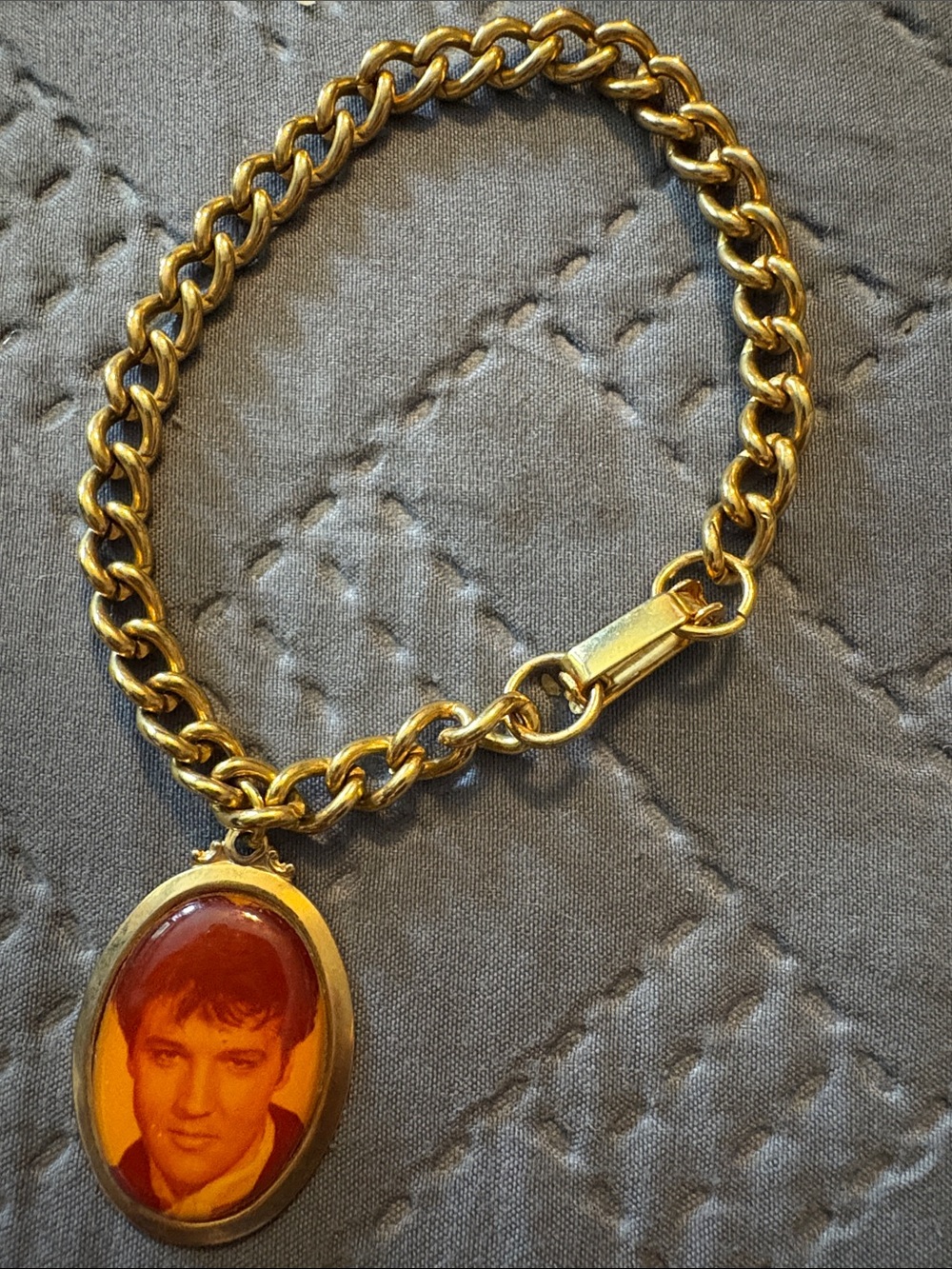 Vintage Signed BE 77 Elvis Presley Oval Photo Locket Charm Bracelet - Gold